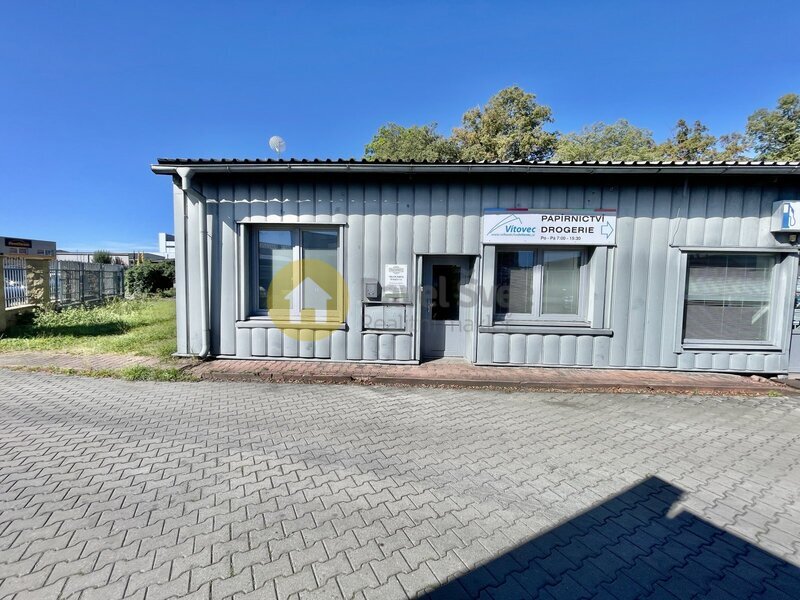 Pronájem kanceláře 15 m2 a skladu 17 m2, ul. Pekárenská - Č. - 10