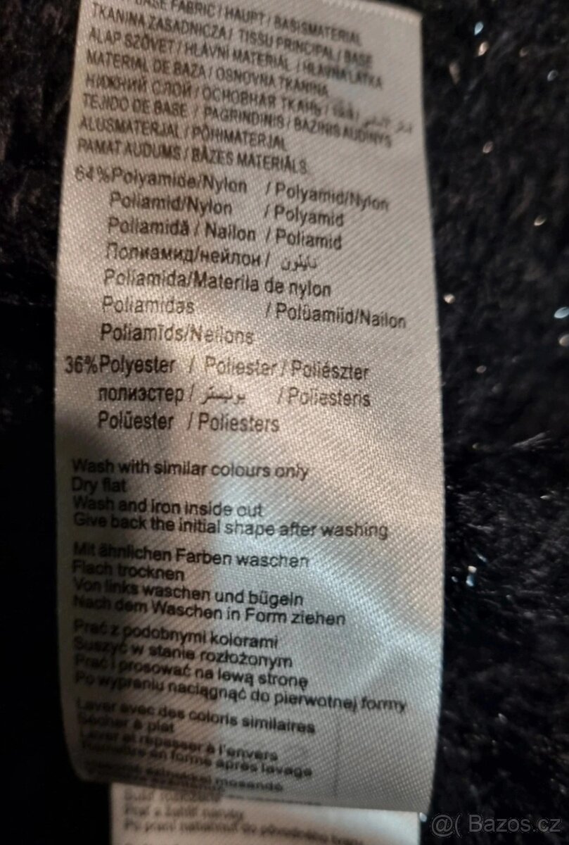Černý svetřík s chloupky a třpytkami. - 10