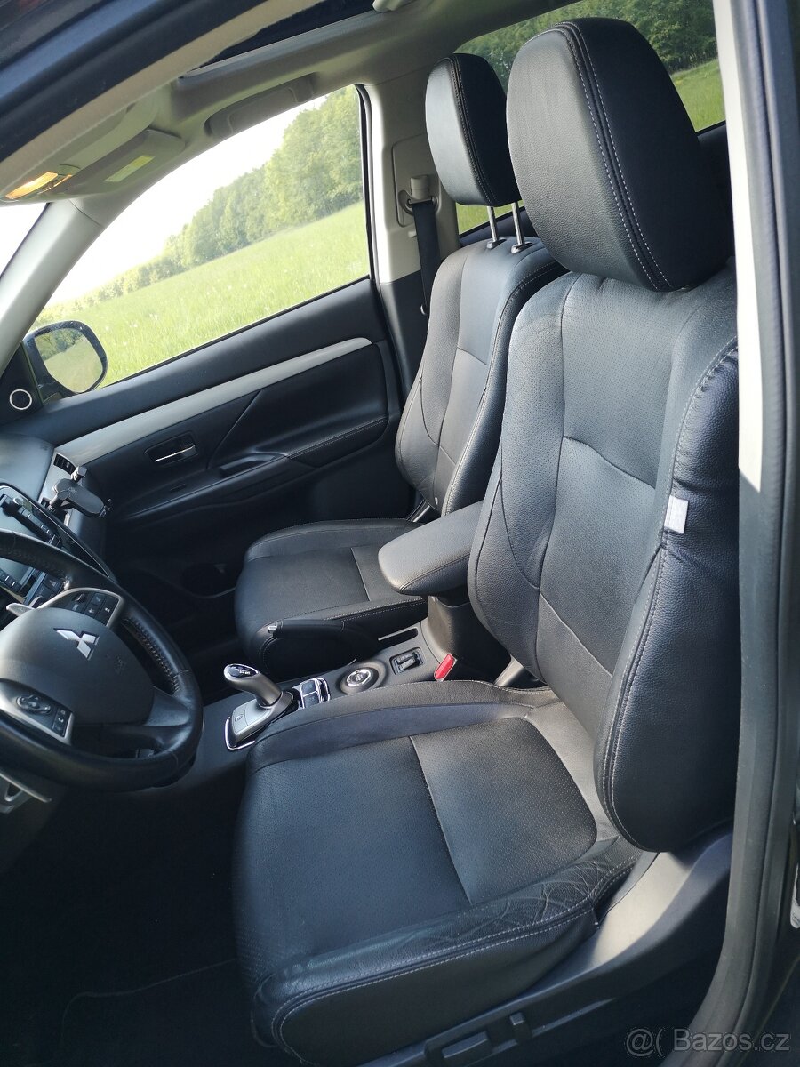 MITSUBISHI OUTLANDER PHEV HYBRID PLNÝ SERVIS - 10