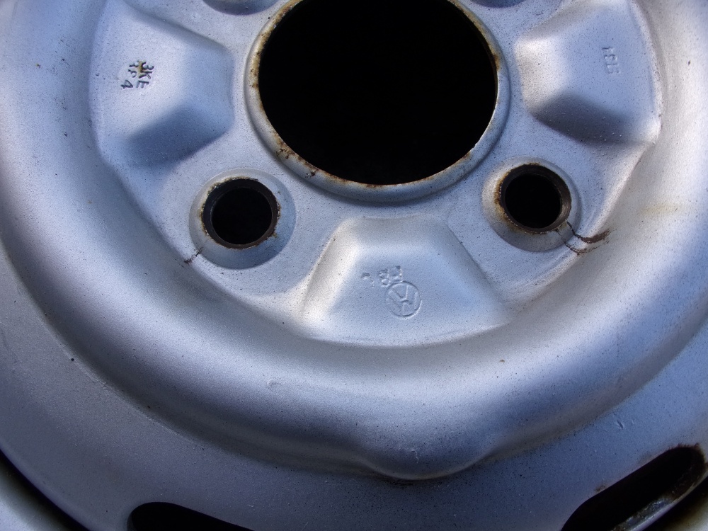 Sada kol VW Brouk 4x15 ET34 4x130x79 + pneu 155/15 - 10