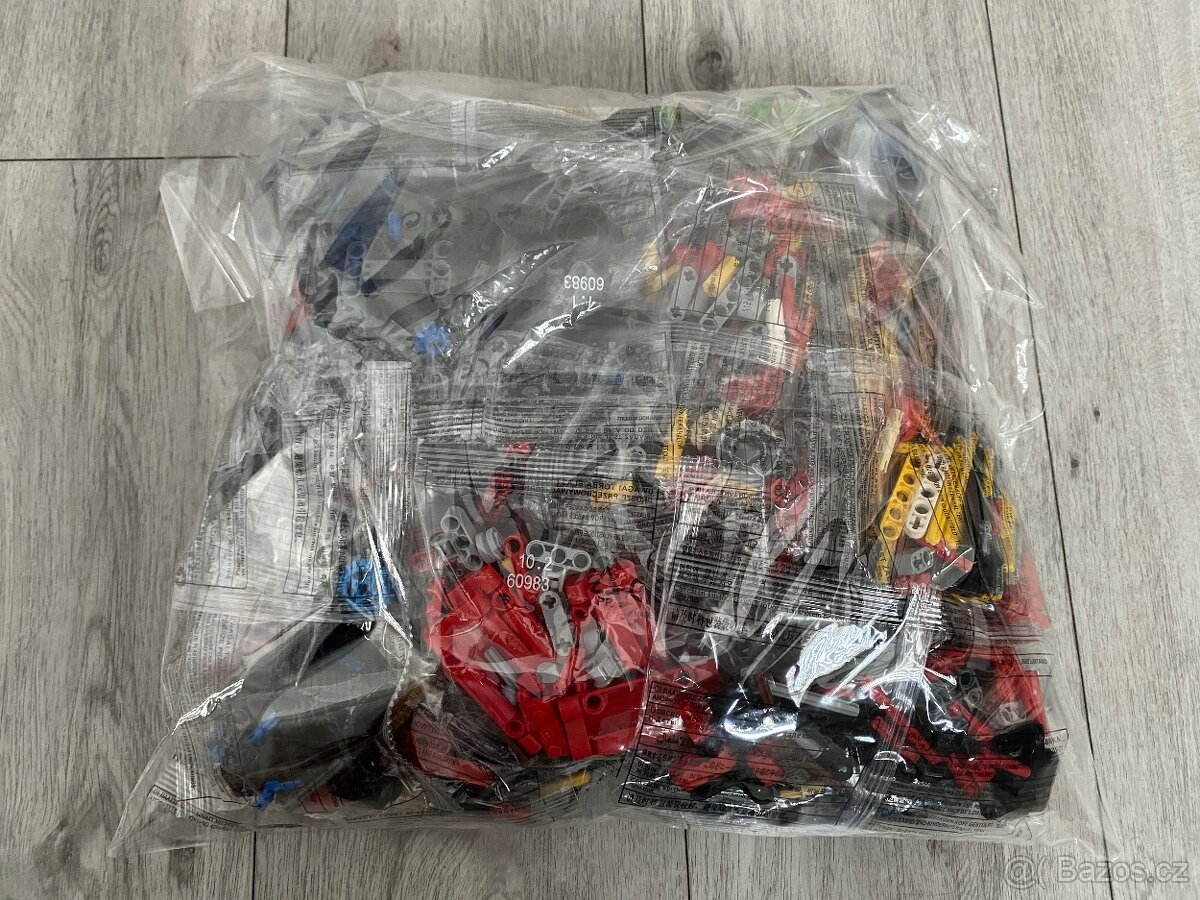 NOVÉ Ferrari SF-24 F1 - 1361ks kostek - 10