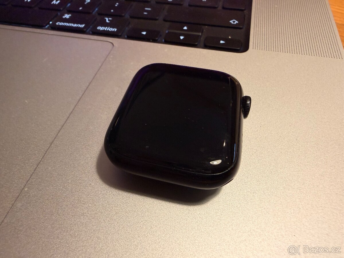 Apple Watch Series 7 – 45mm Midnight GPS + sportovní řemínek - 10