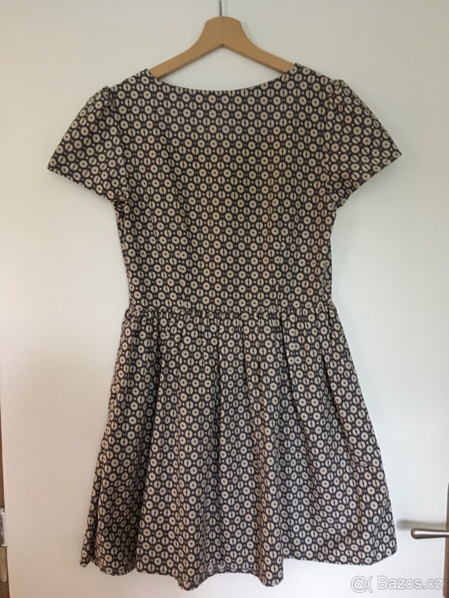 Šaty různé, velikosti M, cena za kus 200 Kč - 10