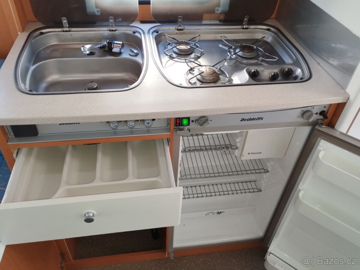 DETHLEFFS Tourist č.226. Rok 2007.1100kg.Pevné postele - 10