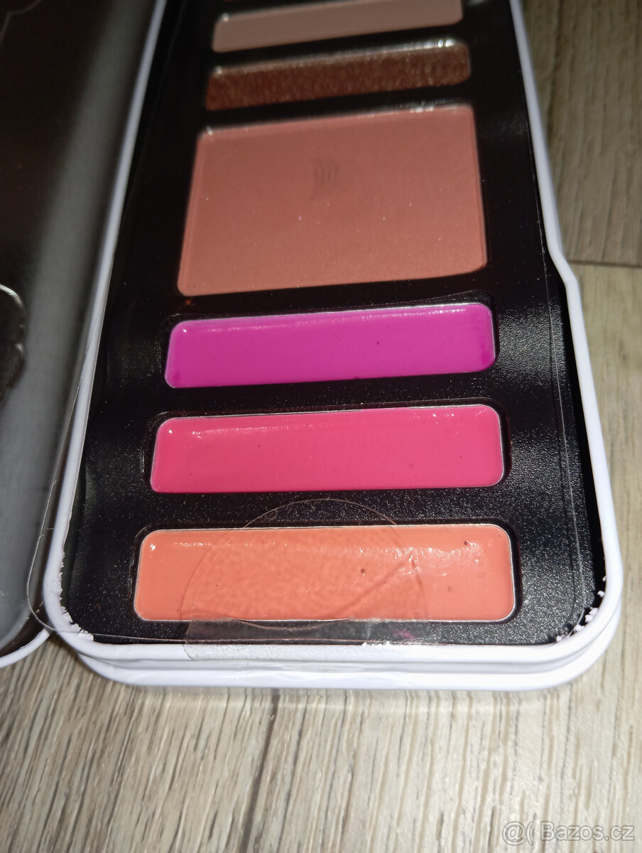 Makeup kazeta Barbie: oční stíny, tváře, rty - 10