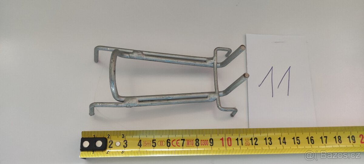 Euroháčky do děrovaných prodejních plechů, stojanů. - 10