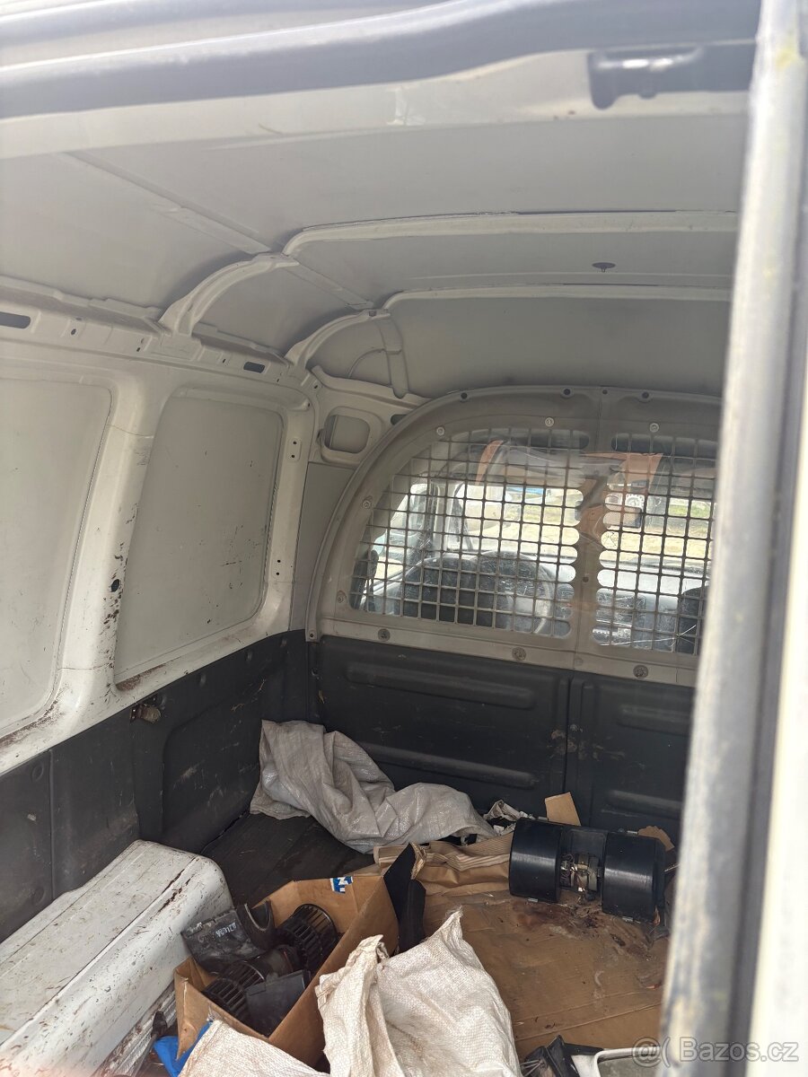 Volkswagen Caddy - 10