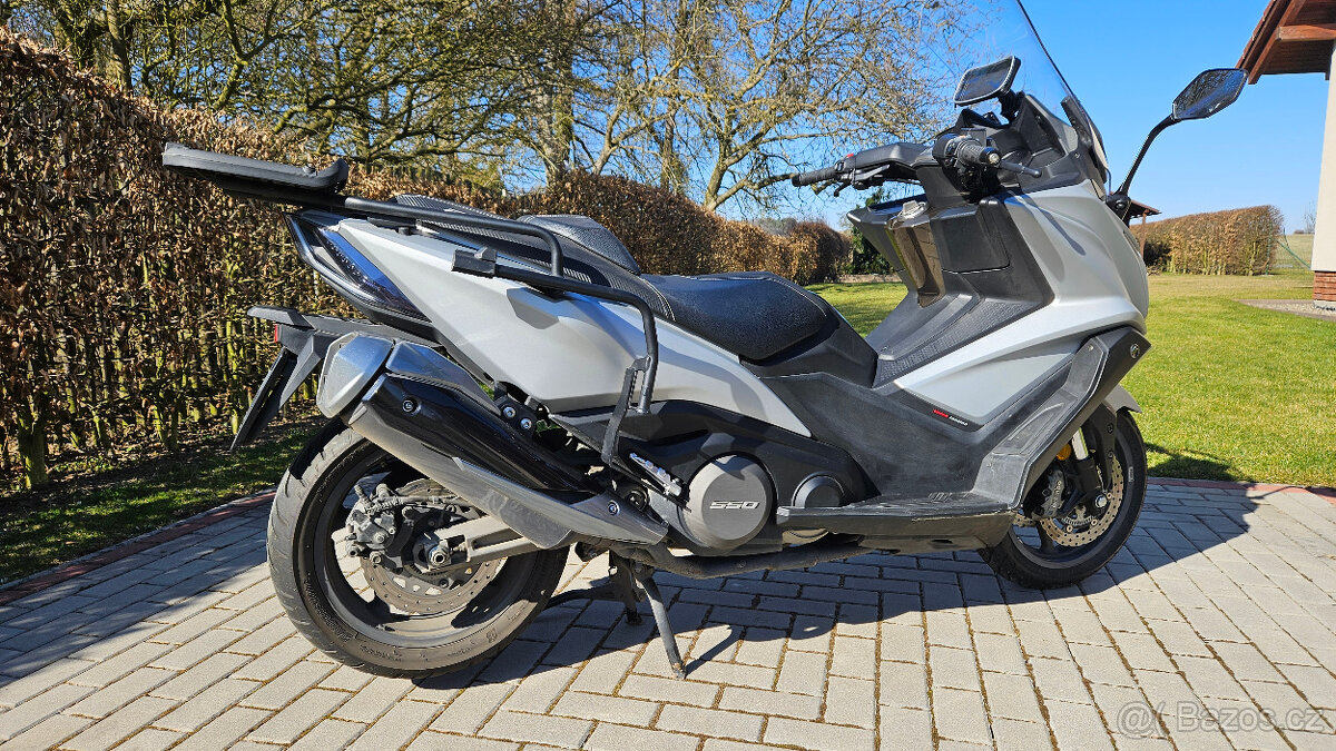 Prodám KYMCO AK 550i - sportovně-cestovní maxiskútr - 10