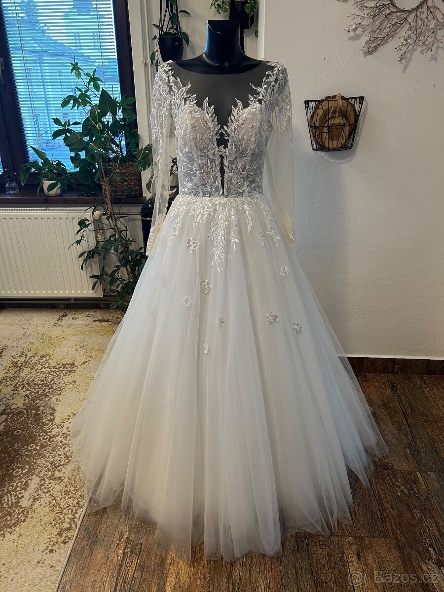 Svatební šaty, víc druhů - 10