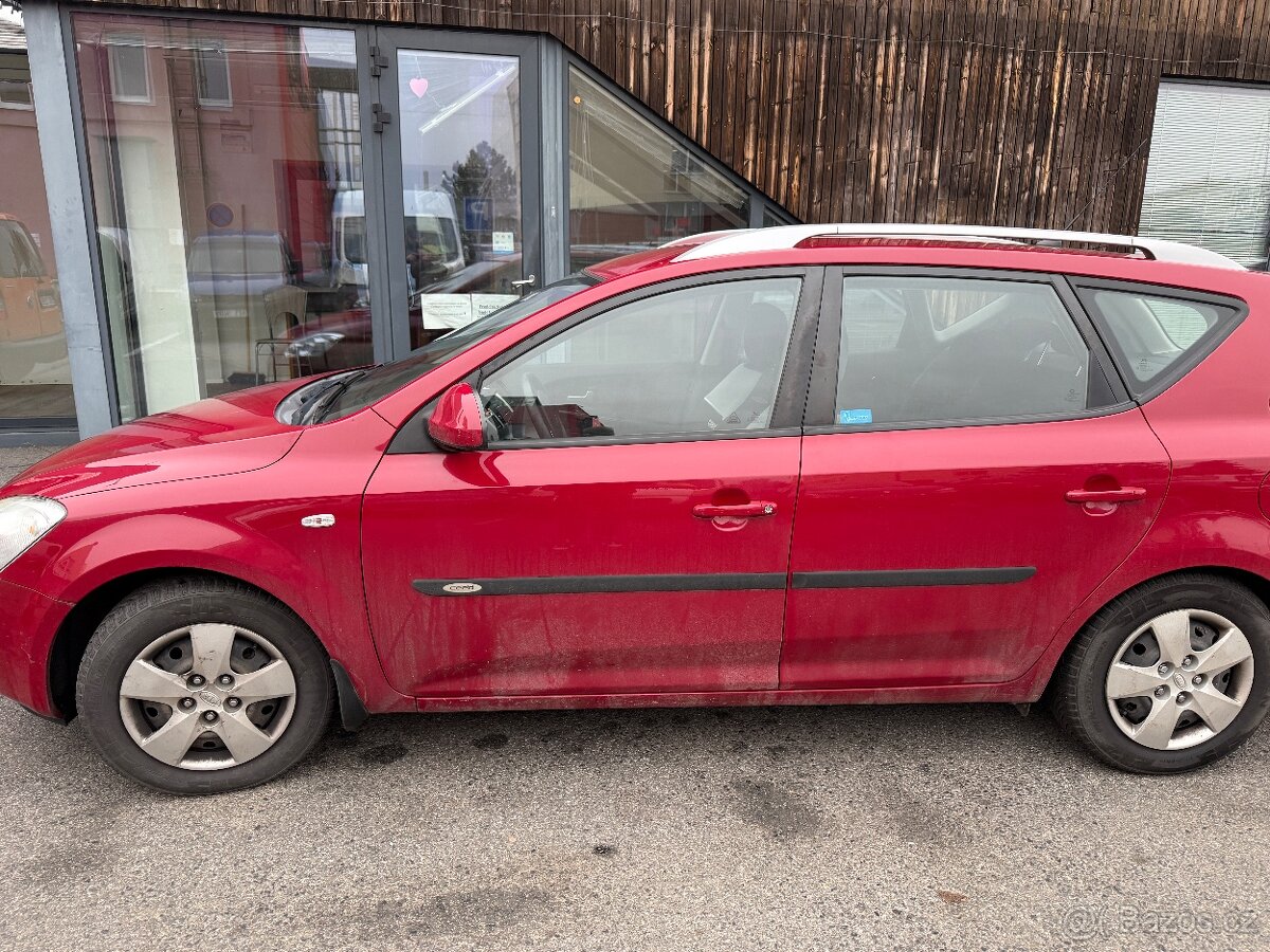 Kia cee'd kombi, benzín, manuální - 10