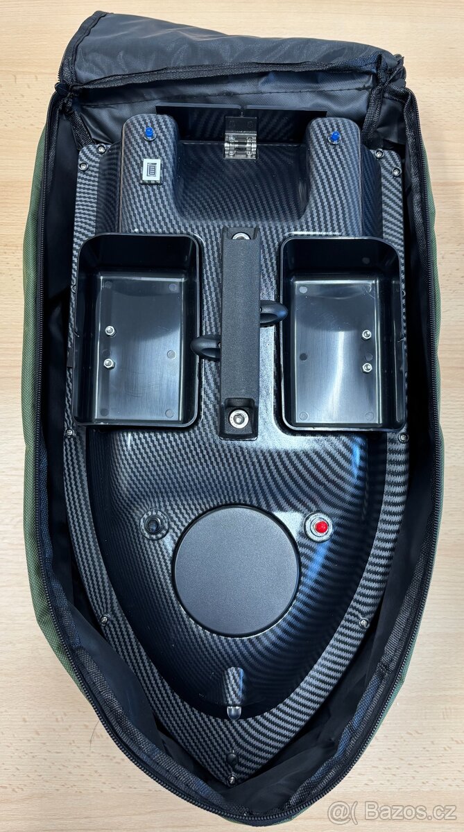 Tříkomorová loďka CARBON GPS s baterií 12000mAh včetně obalu - 10