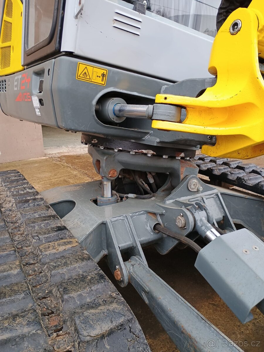 Minibagr Wacker Neuson ET24 - 10
