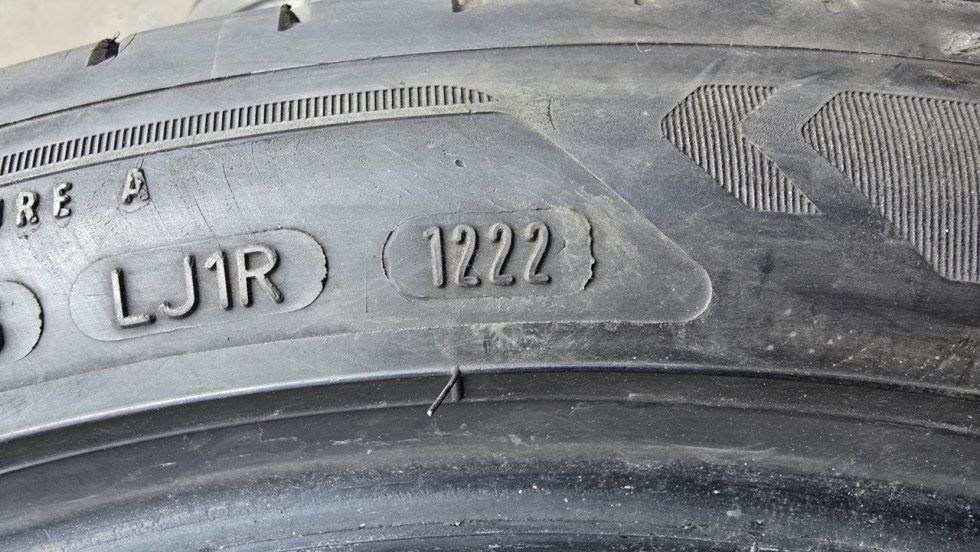 Letní pneu 245/40/19 Good Year - 10