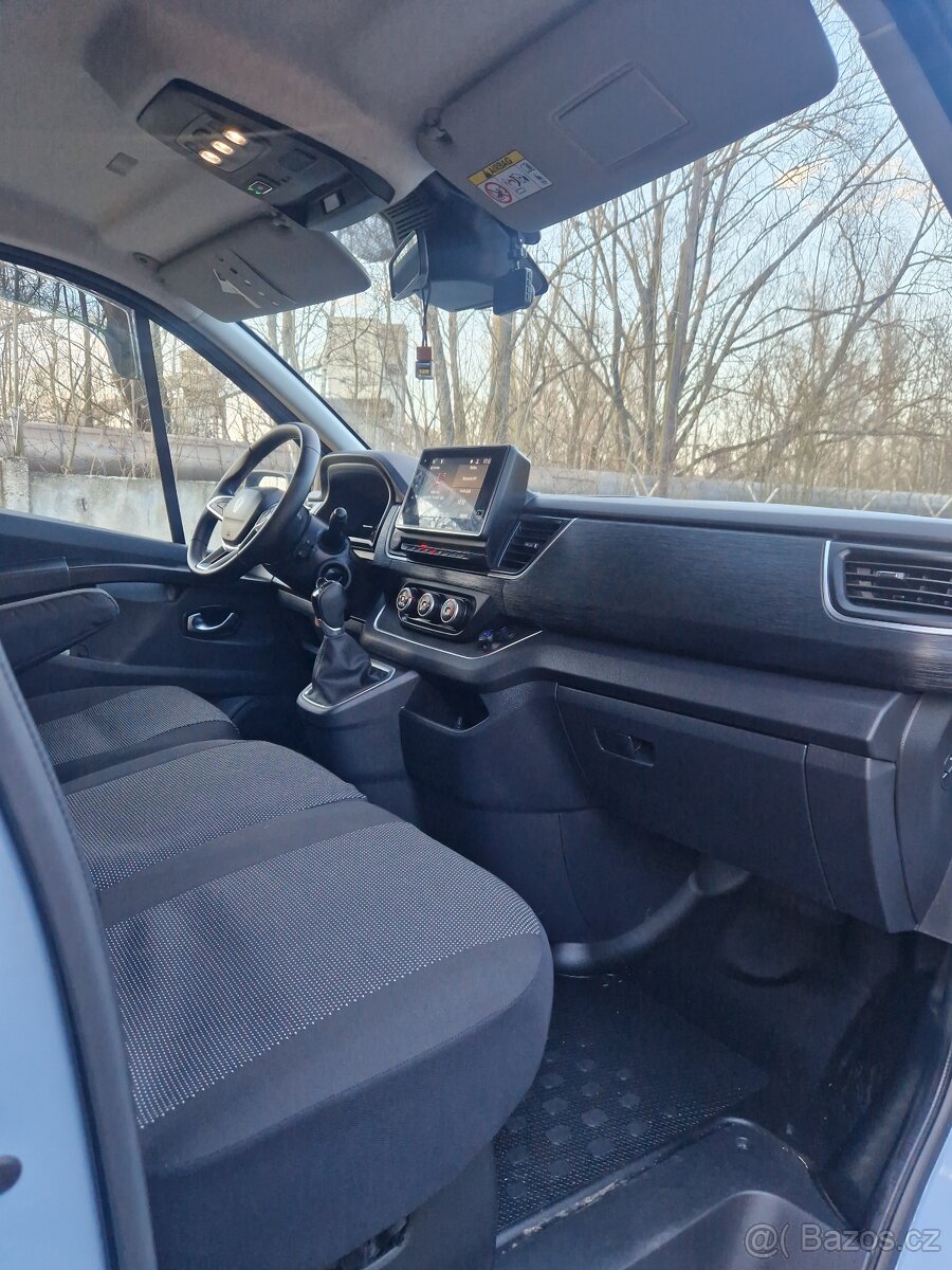 RENAULT TRAFIC 9 MÍST - 1/2025 - 22.000 KM - 10