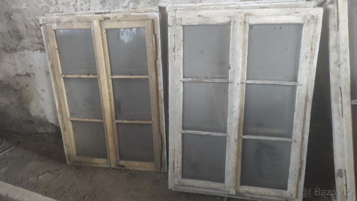 Staré dřevěné okno, 5 ks - 88x123 cm, dřevěná okna - 10