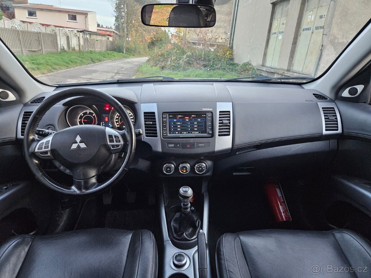 MITSUBISHI OUTLANDER 2.0DI-D 4WD//103KW//4X4//NAVI//XENON - 10