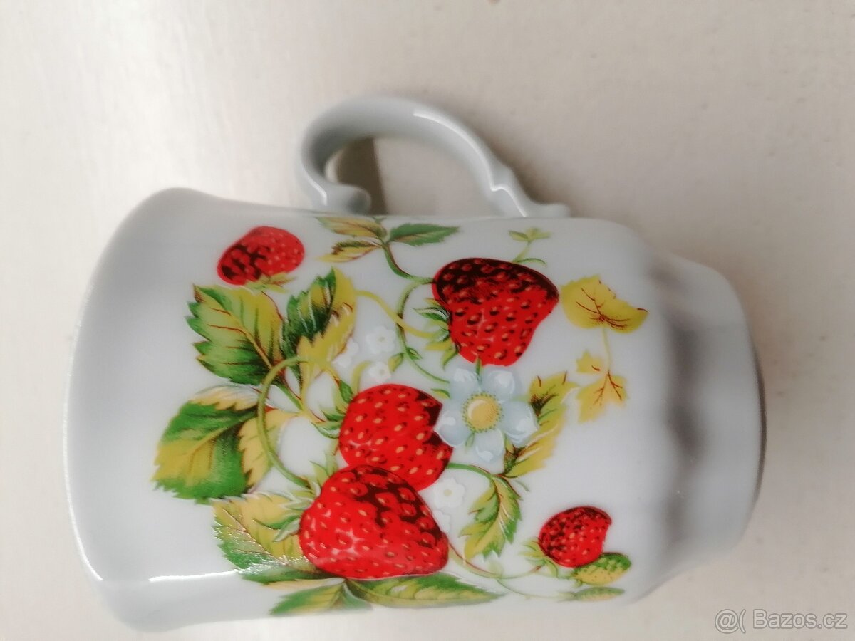 Hrnečky skleničky, jahody, růže - 10