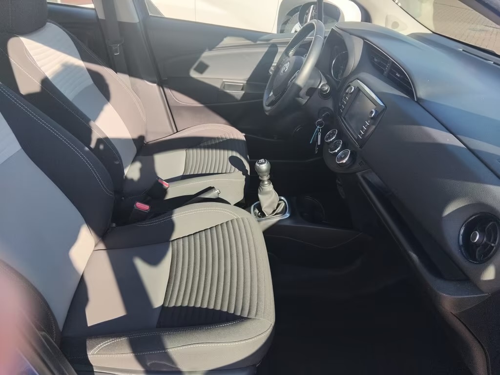 ► TOYOTA YARIS 1.5 82KW DUAL VVT-iE KAMERA-VÝHŘEV - 10