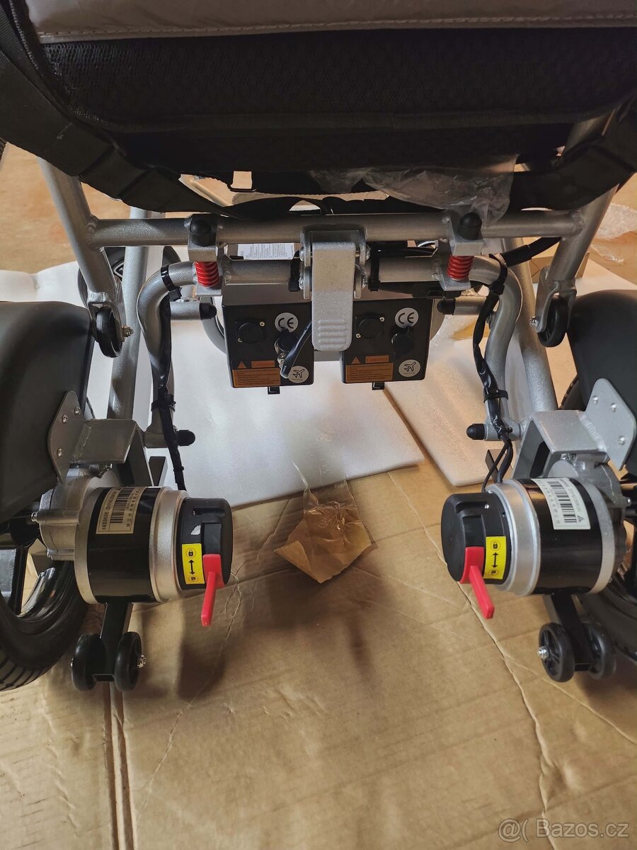 Skládací elektrický invalidní vozík - 10