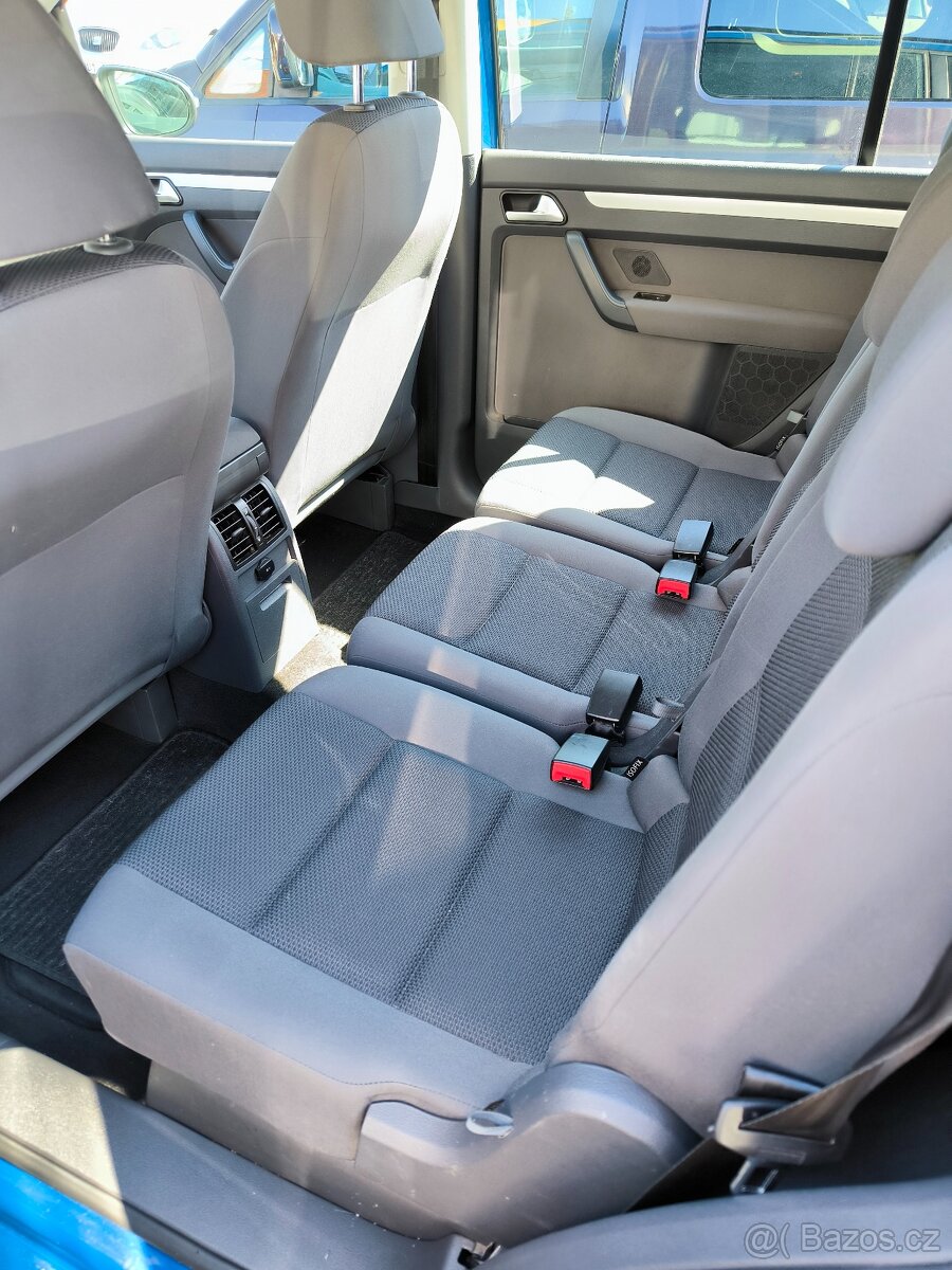 Touran 1.2 TSi xenony, led denní svícení, klima.132tis.km. - 10