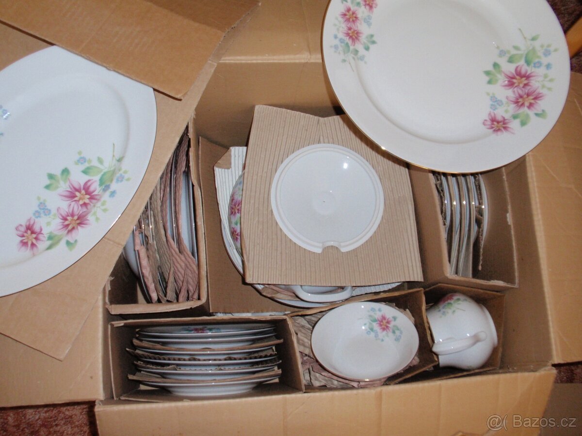 Jídelní porcelánový servis s miskami na kompot - 32ks. - 10