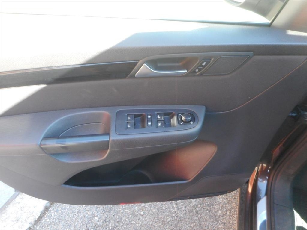 Volkswagen Sharan,2,0 TDi SOUND - 10