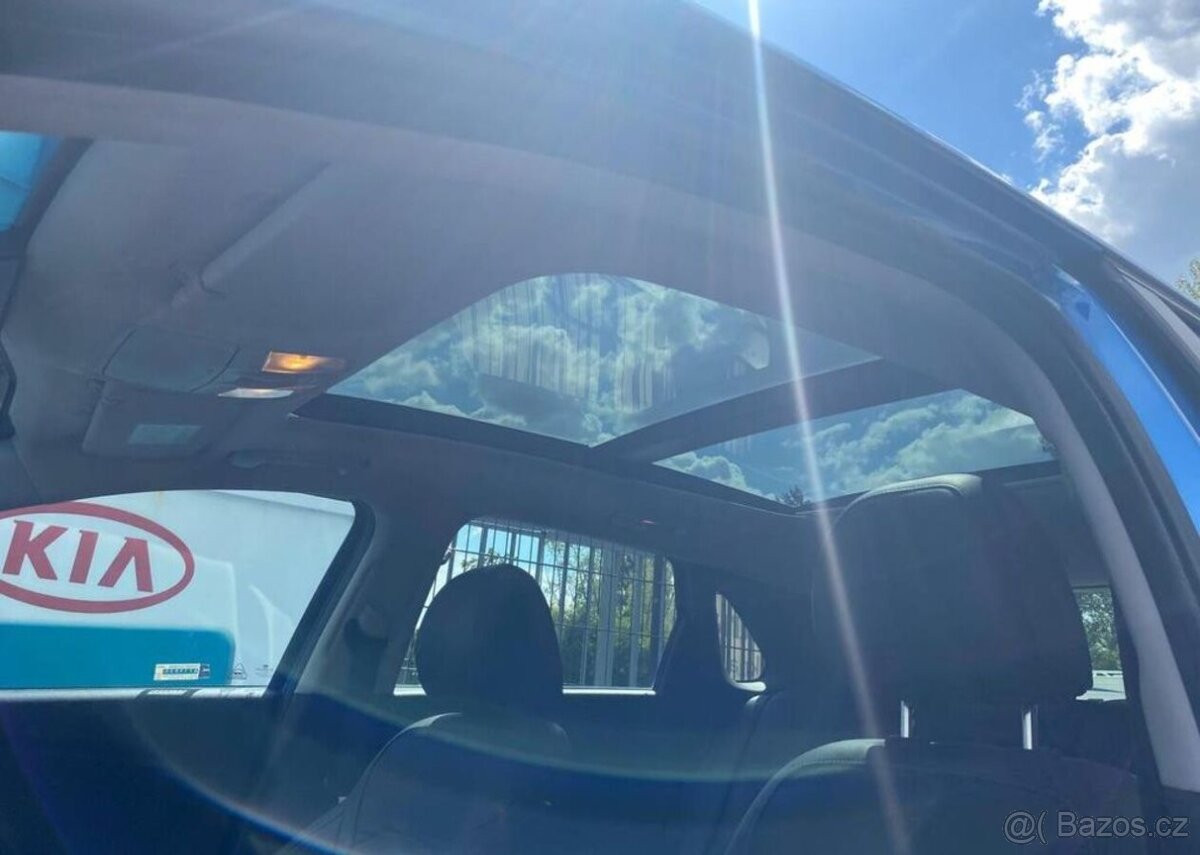 Hyundai i30 1.4 - PREMIUM - NÍZKÉ KM - 10