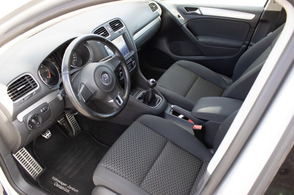 Volkswagen Golf 1.6 TDI z roku 2011 - 10
