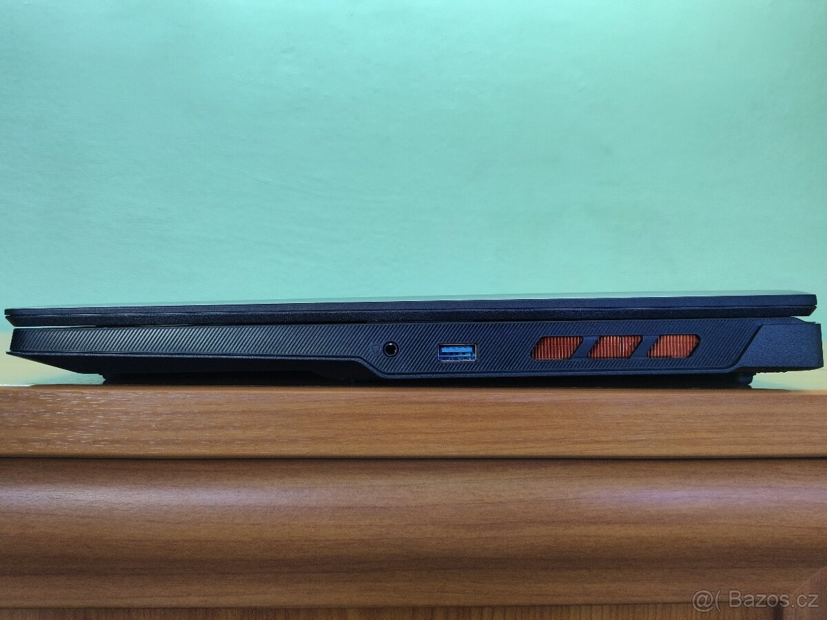 Obří 18" Msi,RTX-5070 Mux,R-9,QHD+,M.2 1TB - 10