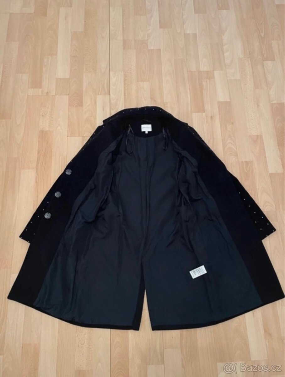 Tmavěmodrý kabát s kovovými puntíky - 10