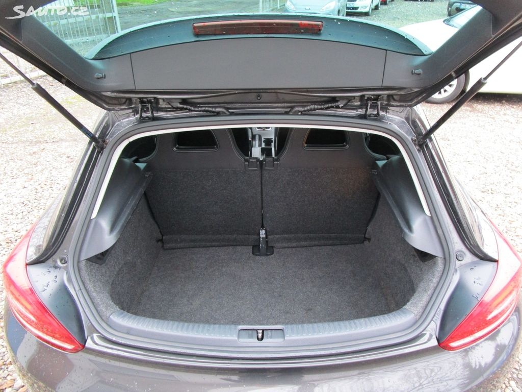 Volkswagen Scirocco, 1,4TSI-90KW-NOVÁ STK - 10