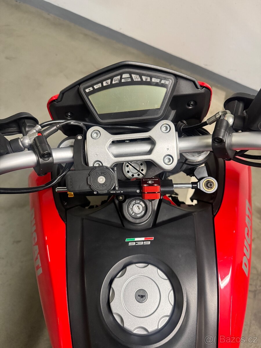 Ducati Hypermotard 939 - 10