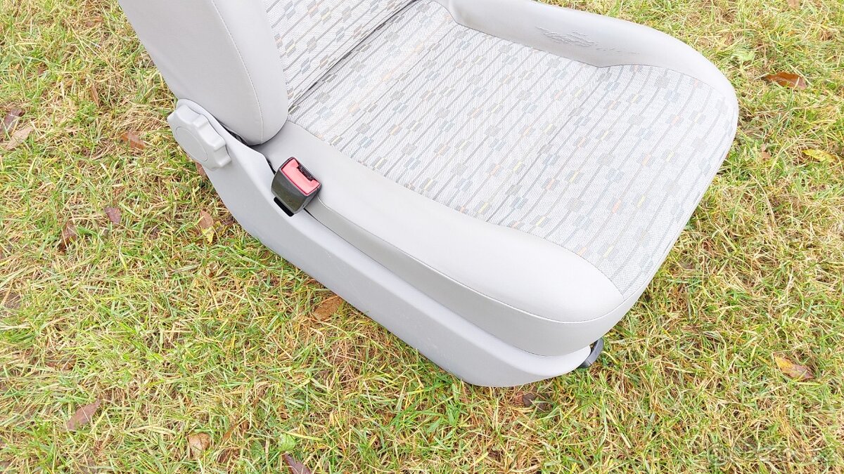 Volkswagen Transporter T5 – Sedadlo řidič - 10