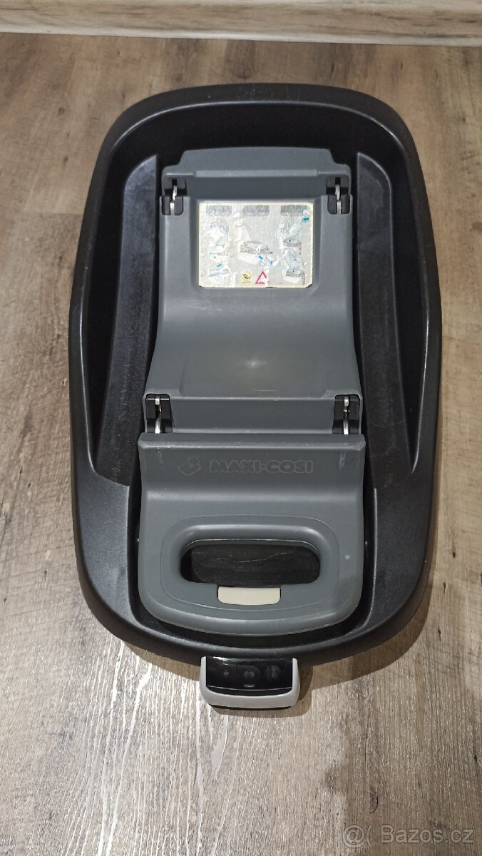 Maxi-Cosi CabrioFix a Pearl s isofix základnou Family Fix - 10