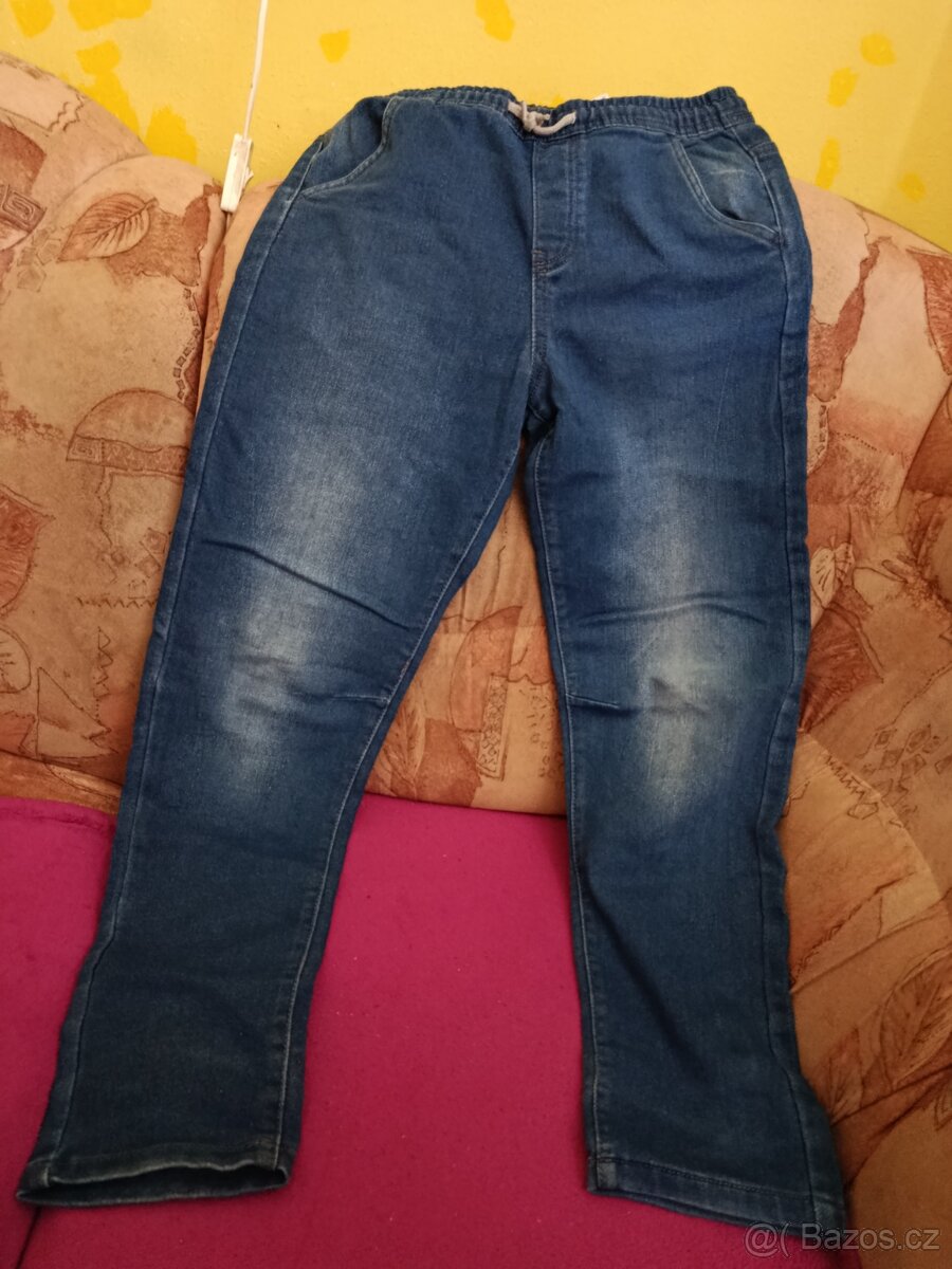 Chlapecké džíny a zimní čepice - 10