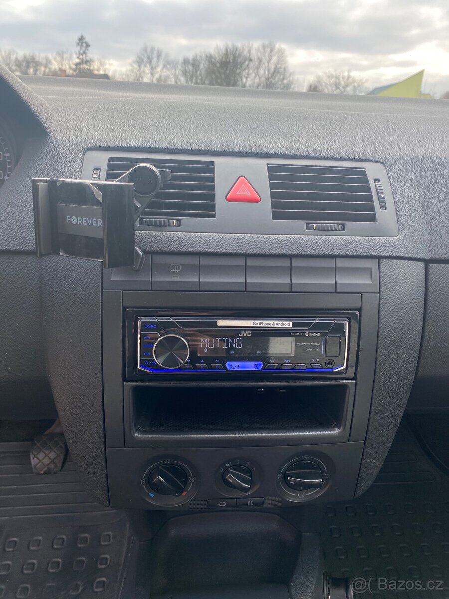 Škoda Fabia sedan na pronájem - 10