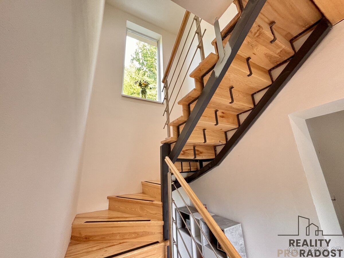 Prodej chaty 4+kk 133 m2, pozemek 728 m2, k celoročnímu bydl - 10