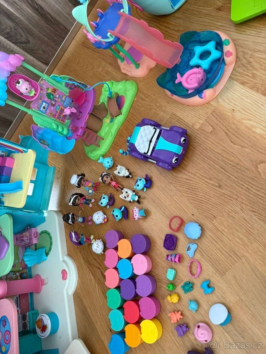 Gabby dollhouse - 10