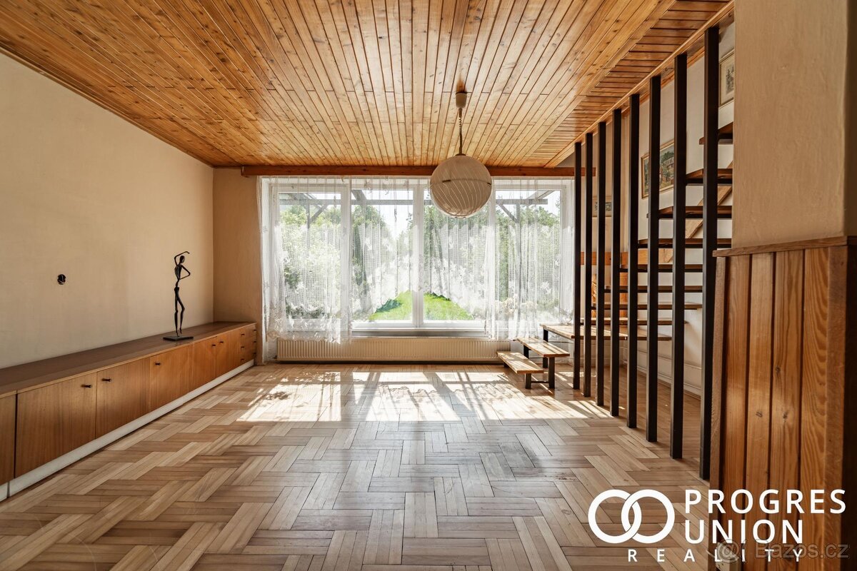 Exkluzivní prodej rodinného domu s velkým pozemkem Rožnov - 10