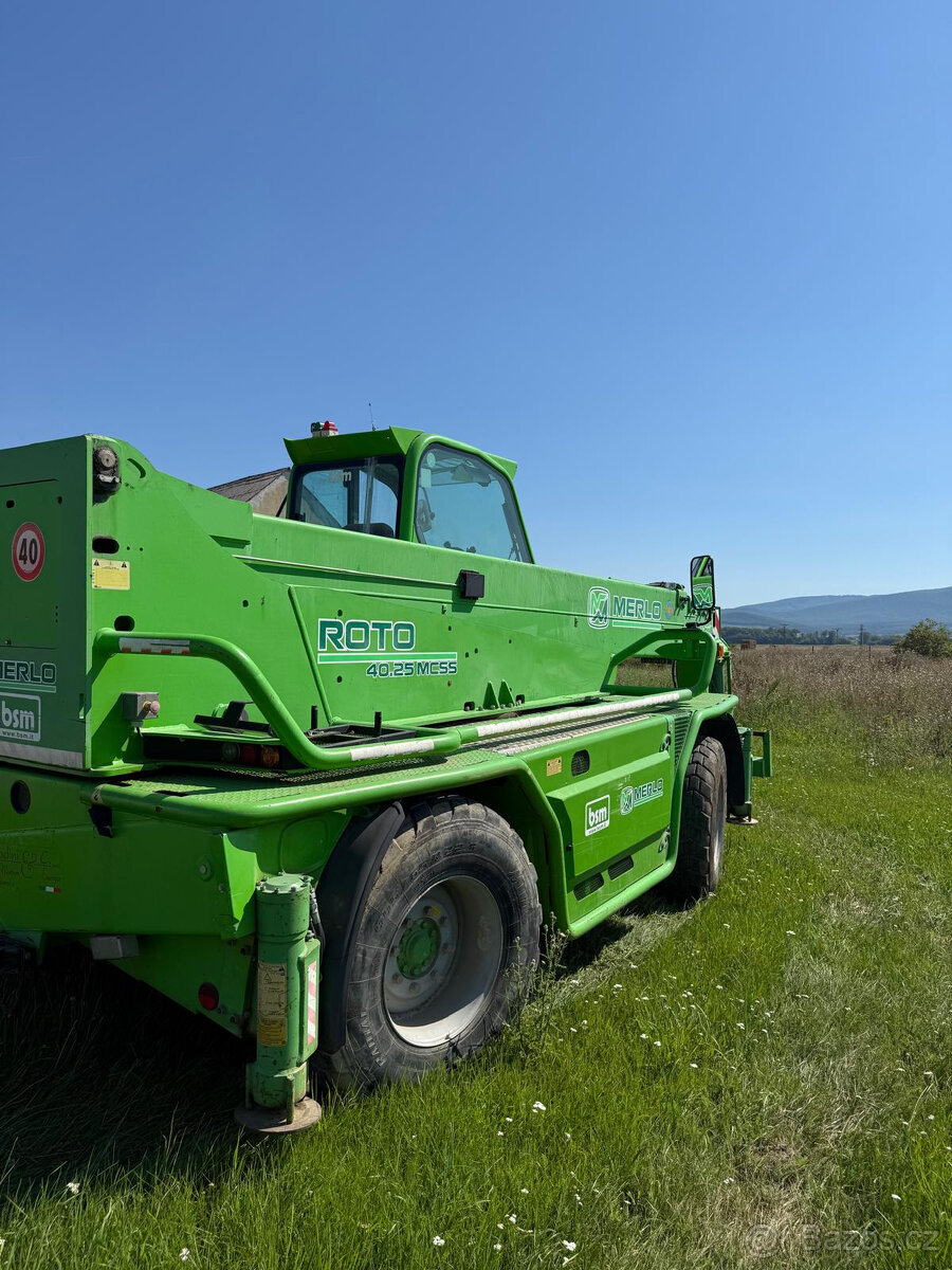 Otočný teleskopický manipulátor MERLO ROTO 40.25 MCSS - 10