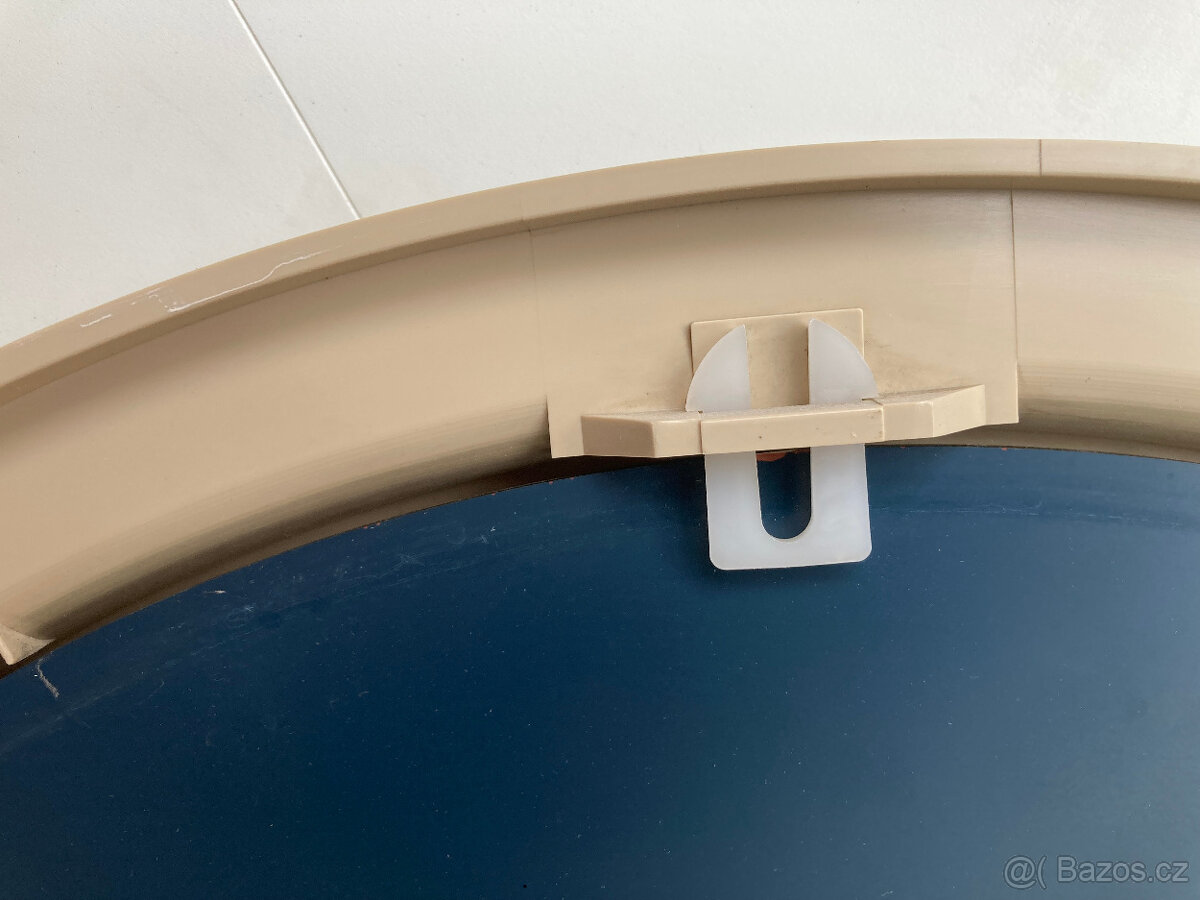 Zrcadlo nástěnné kulaté a hranaté, kus za 300 kč - 10