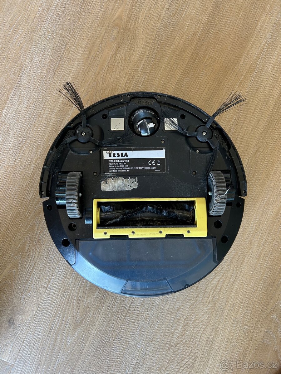 Tesla Roboticky vysavač T60 - 10