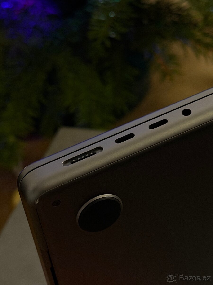 Na prodej MacBook Pro M1 Pro — vynikající stav - 10