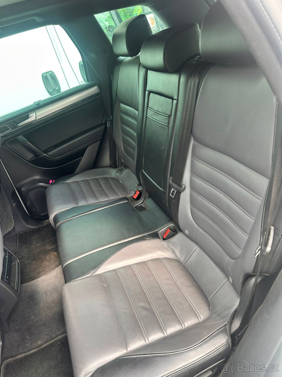 VW Toouareg 7P 2016 lehce bouraný - 10