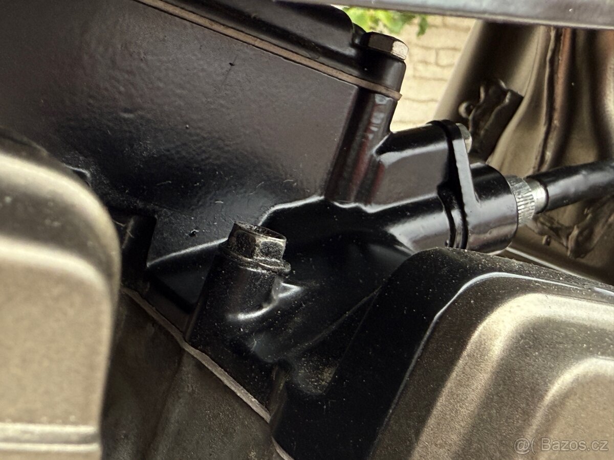 Suzuki GSX400e Cafe Racer - 10