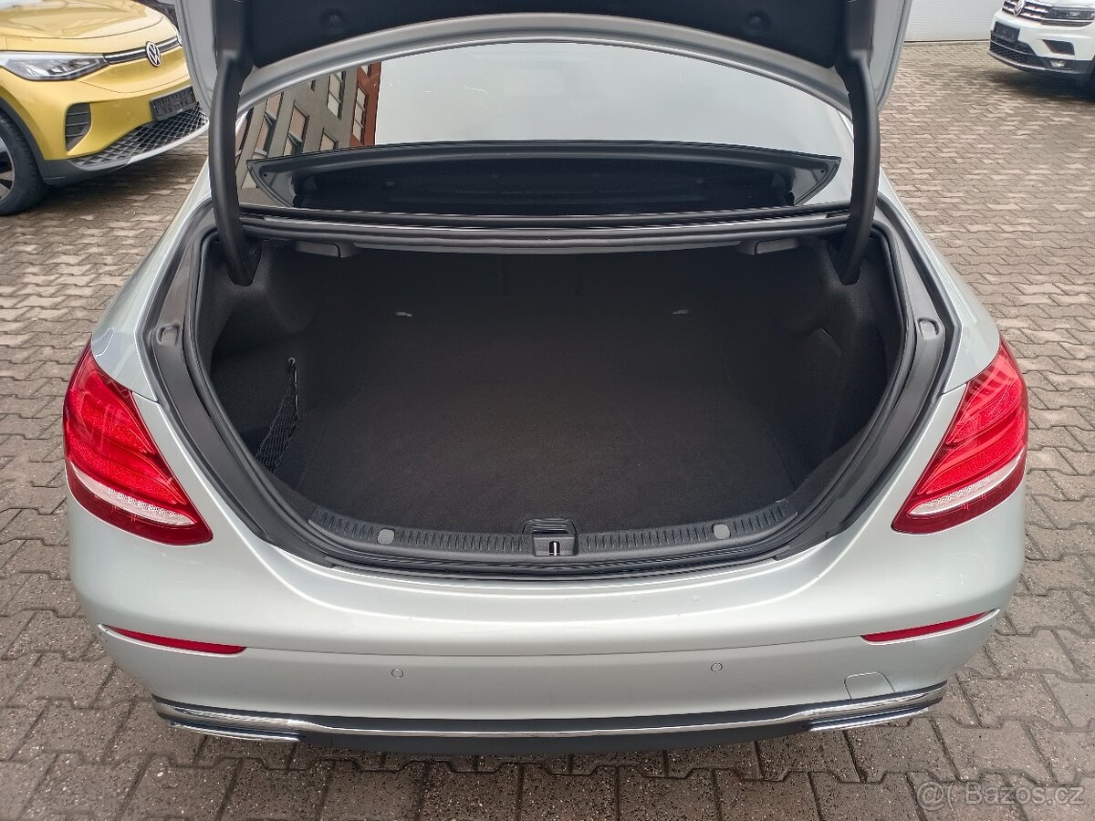 Mercedes-Benz E 220d Sedan AVANTGARDE - záruka Autodraft - 10