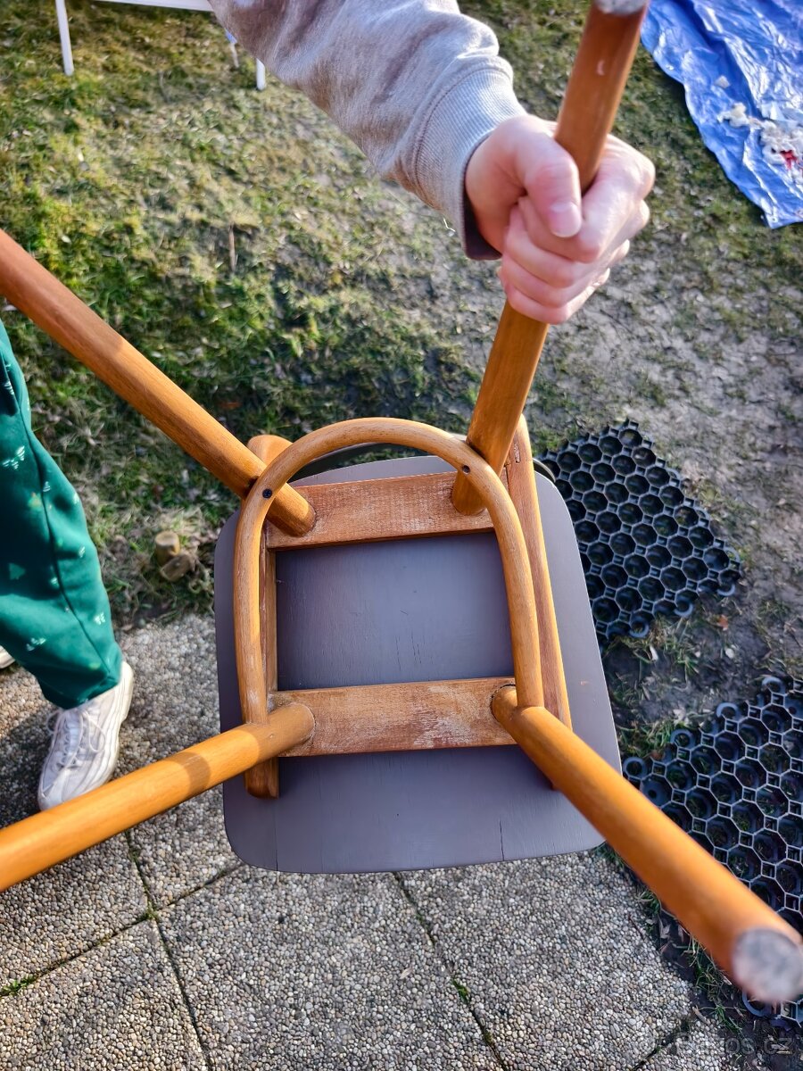 Hezká starožitná židle TON - 10