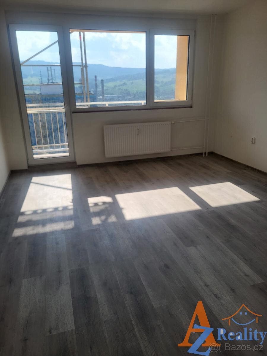 Nabízíme dlouhodobý pronájem bytové jednotky, 3+1/L, v ulici - 10