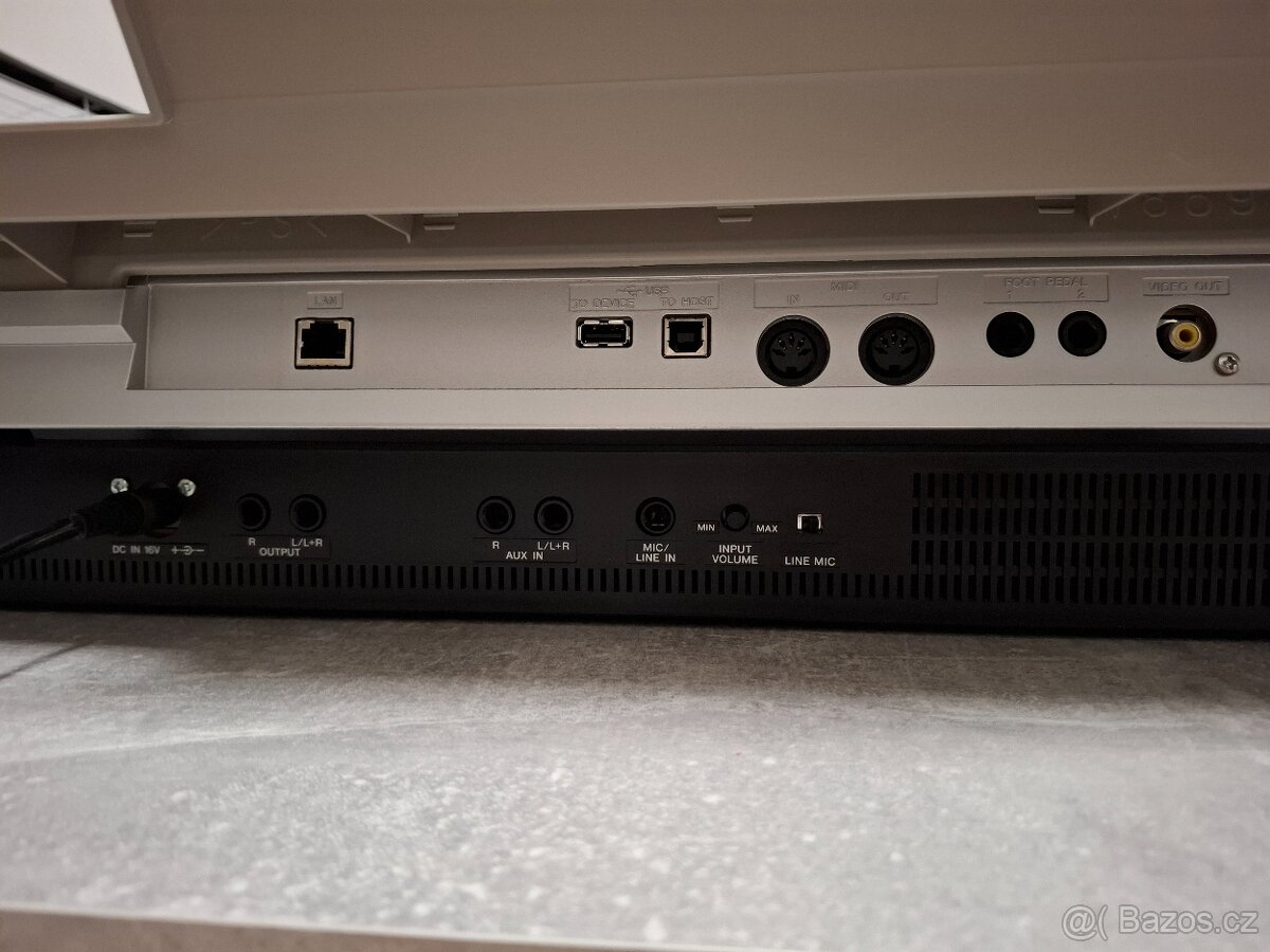 Yamaha psr s900 - 10