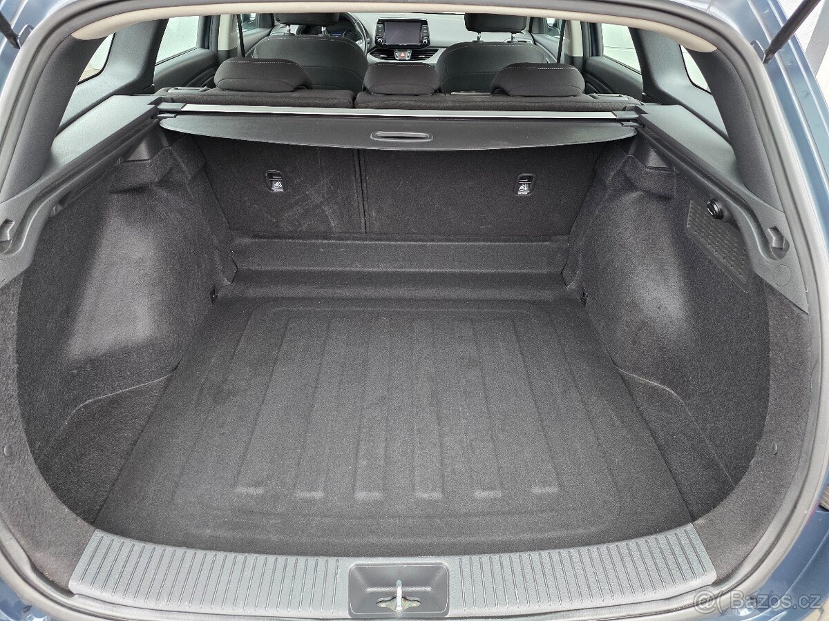 Hyundai i30 1.6CRDi 85kW TAŽNÉ 1.MAJITEL - 10